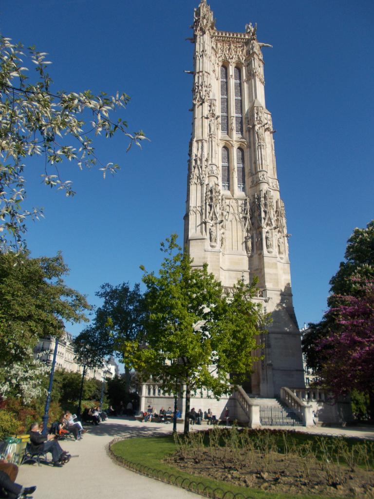 La Tour St Jacques à fond bleu - Paris