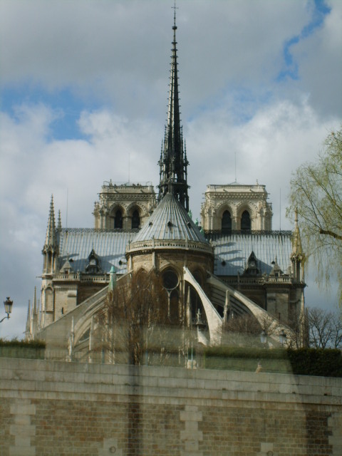 Notre- Dame de Paris, l'élégante.